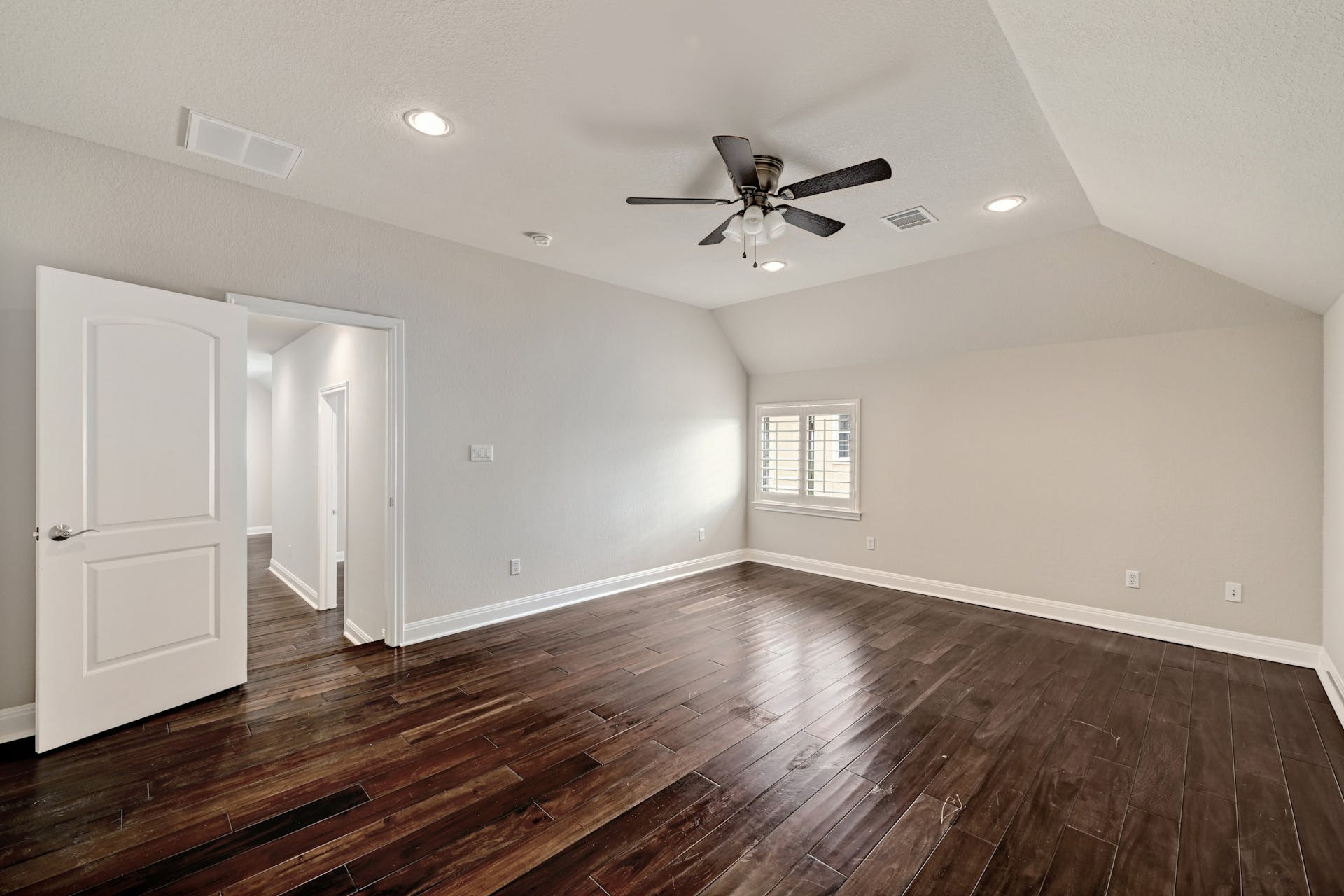 Stunning 5-Bedroom Luxury Home with Breathtaking Hill Country Views in Gated Community! | Short Walk to Lake Travis H.S. | Resort-style Amenities