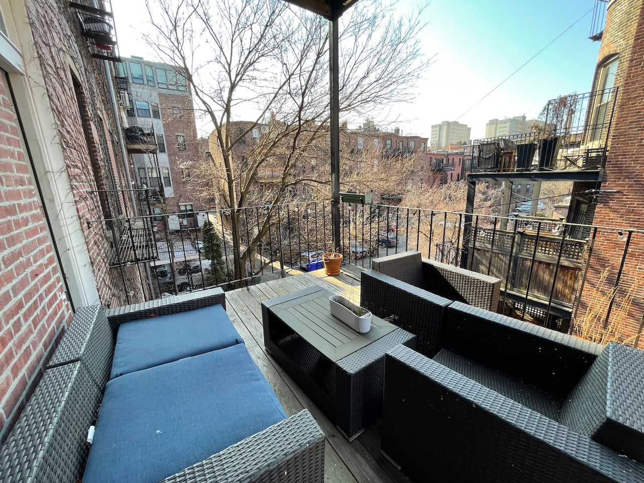 Sweet 1 bed 1 bath on Columbus - Deck and Laundry! AUGUST 1