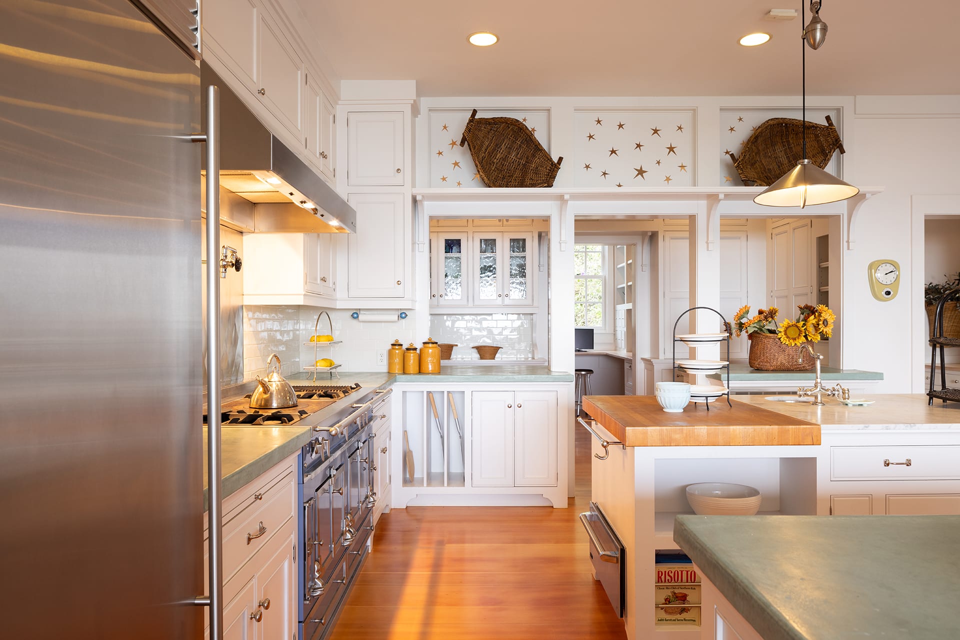 Luxurious Oceanfront Living - 106 Livermore Avenue