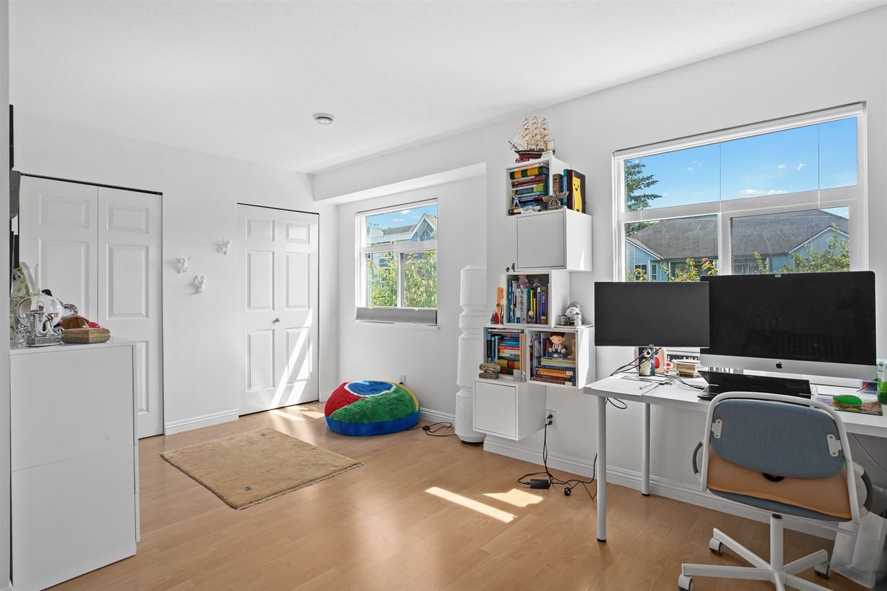 21-888 W 16th St