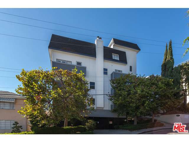 1133 N. Clark Street, Unit 203