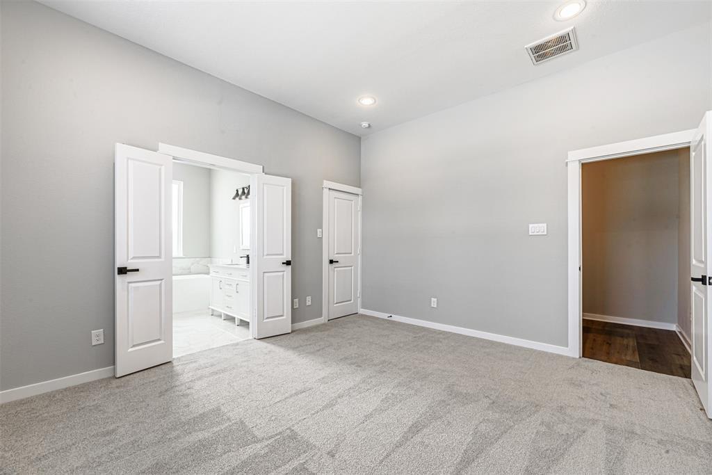 6704 Parker Oaks Ln
