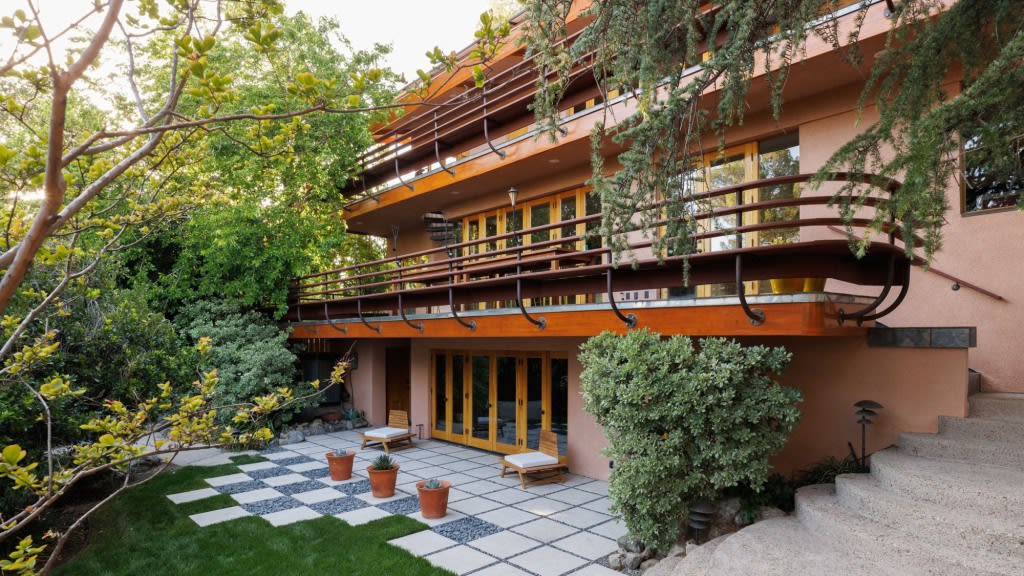 This La Crescenta ‘Unicorn of a Home’ Seeks $2.9 Million