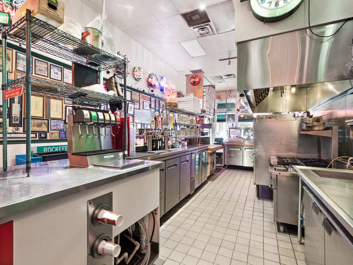 125-135 N Larchmont Blvd