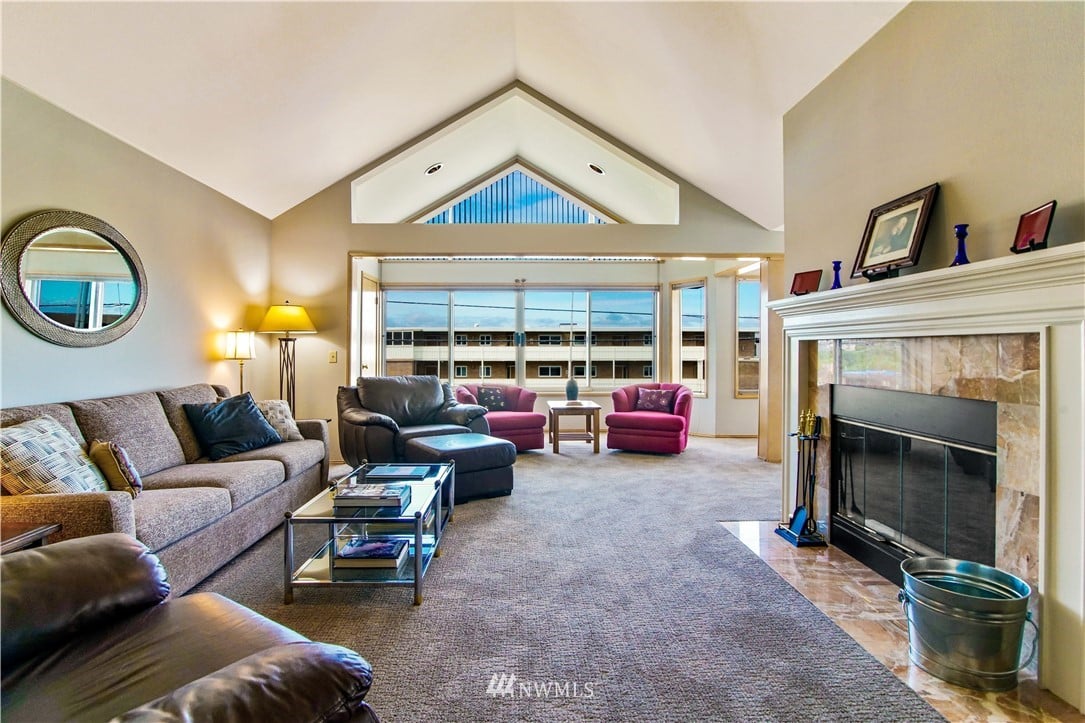 301-233 3rd Ave