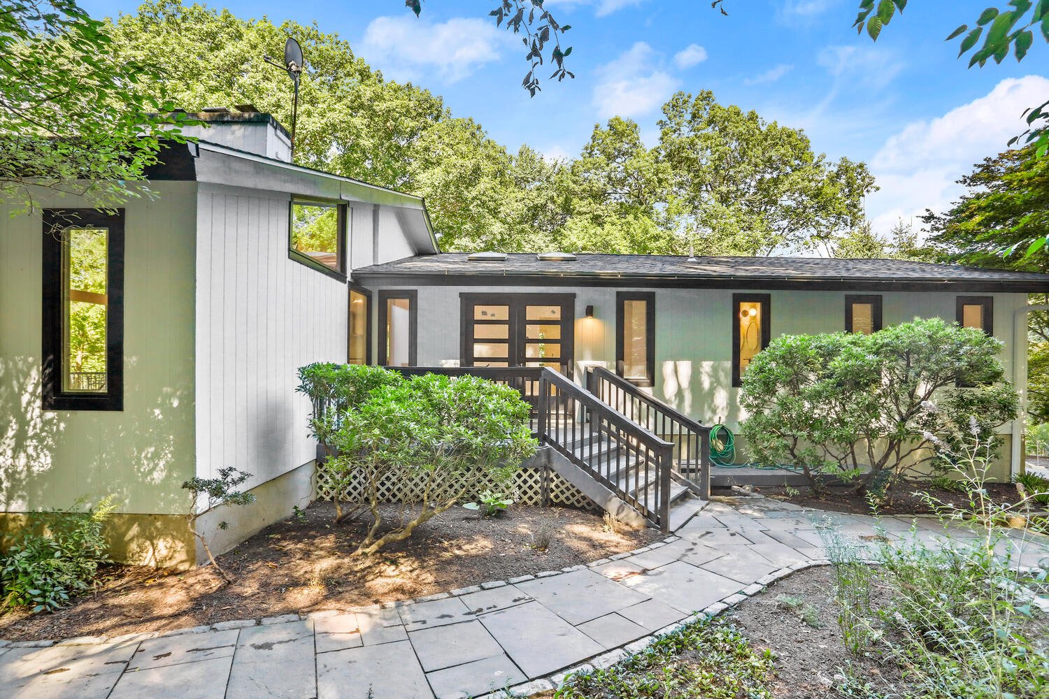 Charter Oak Dr
