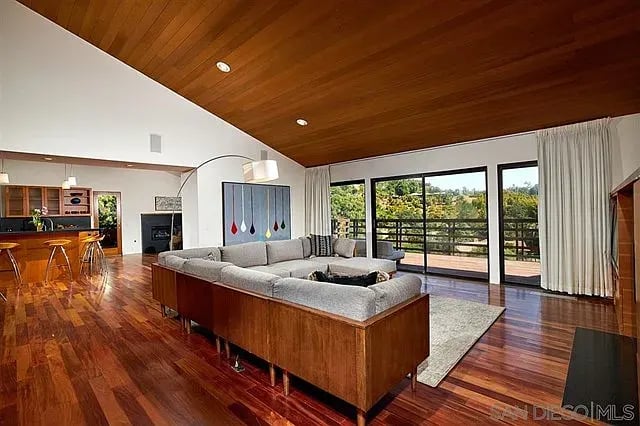 2255 Country Rd Fallbrook