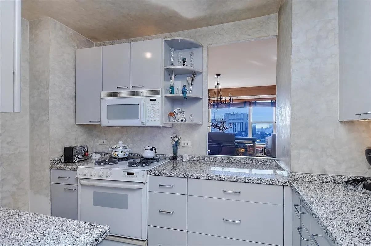 340 E 64th St, Apt 20J