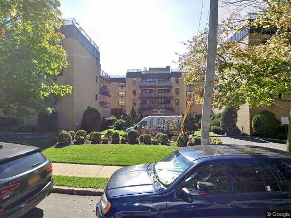 40 Stoner Ave Apt: 3E 