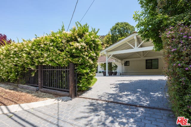 3424 MANDEVILLE CANYON RD