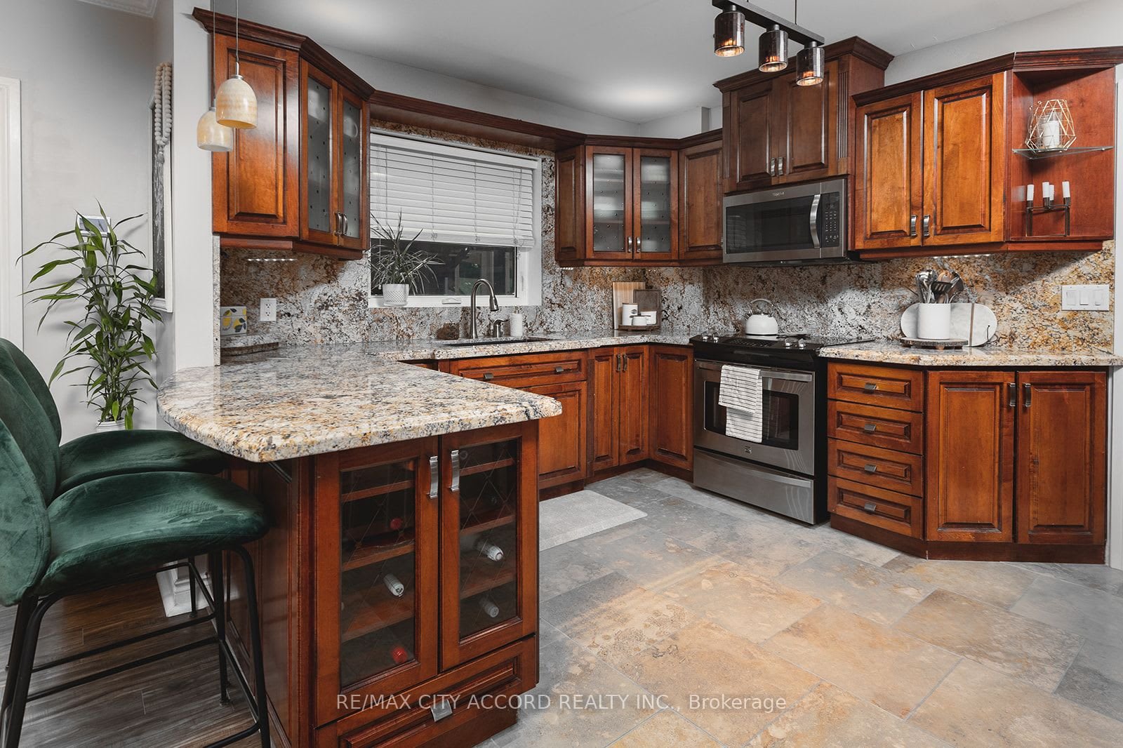 44 Bicknell Ave