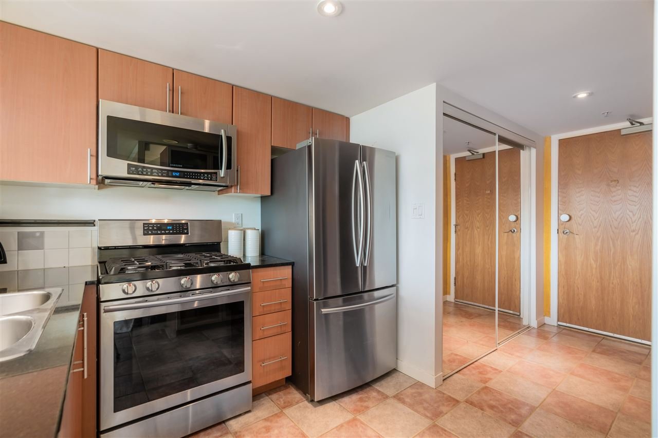 1903-63 Keefer Pl
