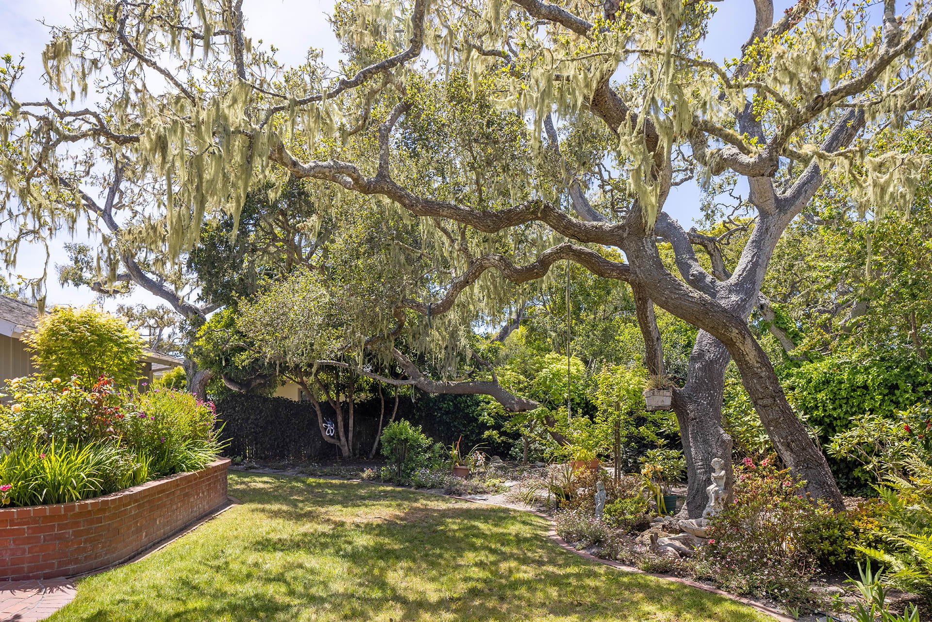 Pebble Beach Living - 1049 Rodeo Road