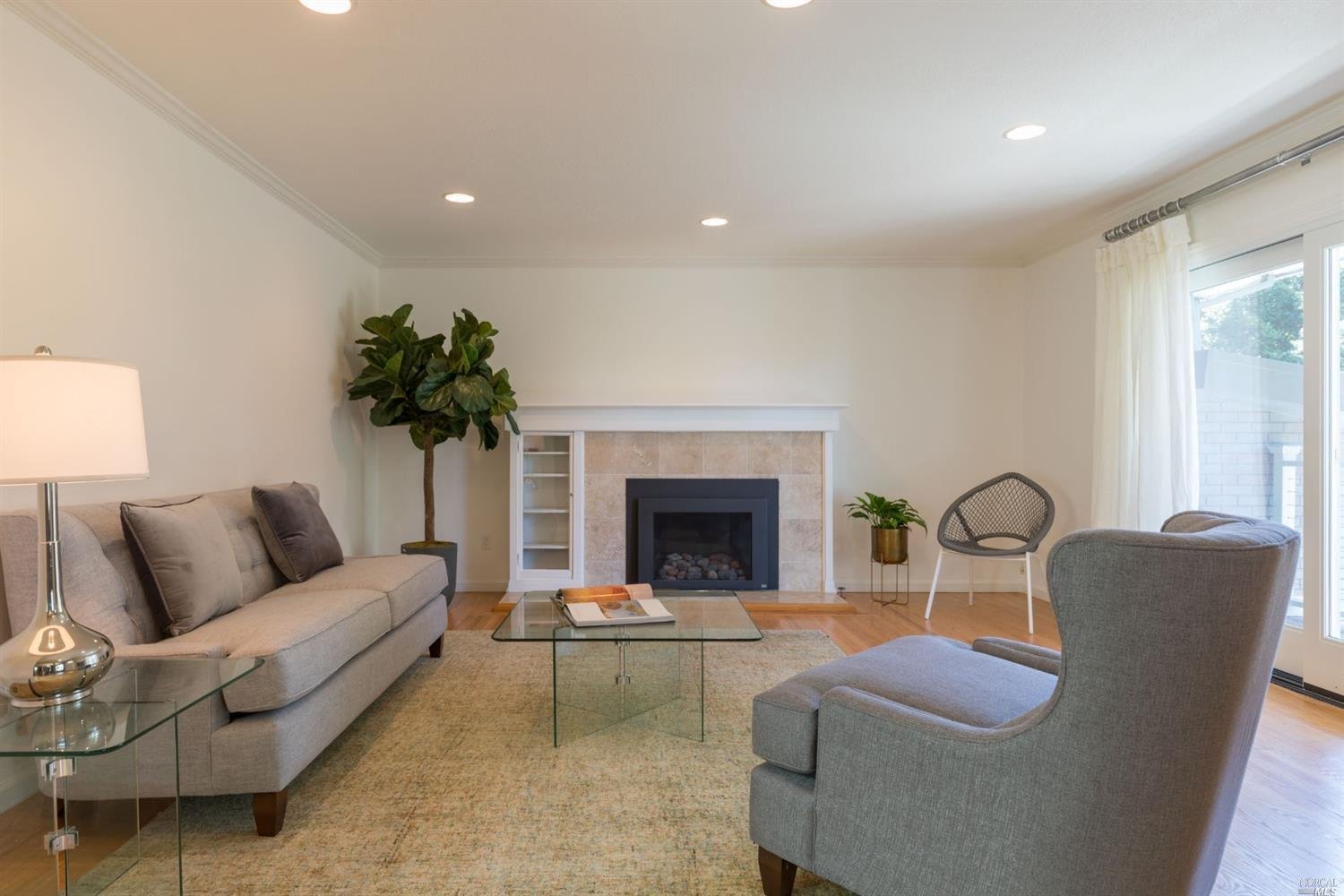 121 Oak Dr