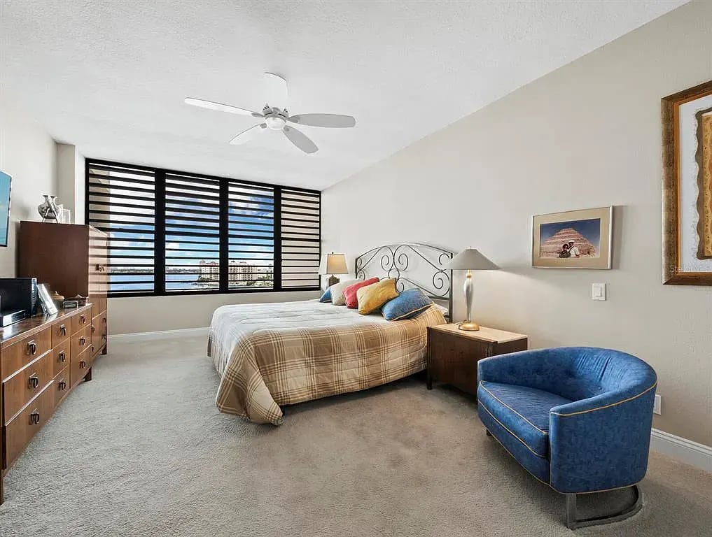 1255 N Gulfstream Ave APT 905
