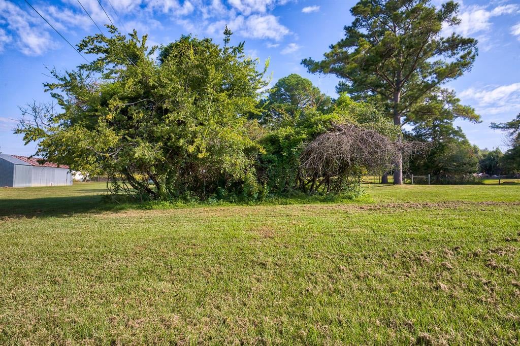 210 W Chatham St Bellville, Tx 77418