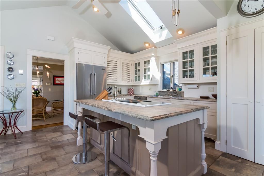 7 Beavertail Rd