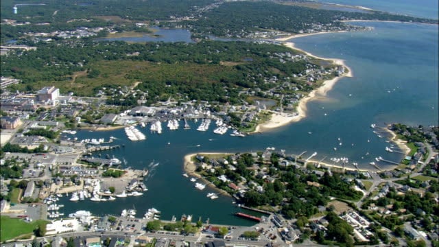 Hyannis & Hyannis Port: 10 Restaurants to Try! 