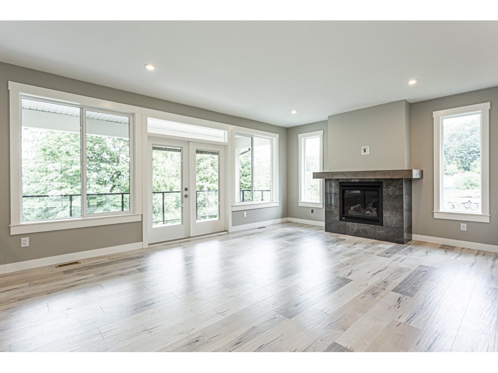 32-8295 Nixon Rd