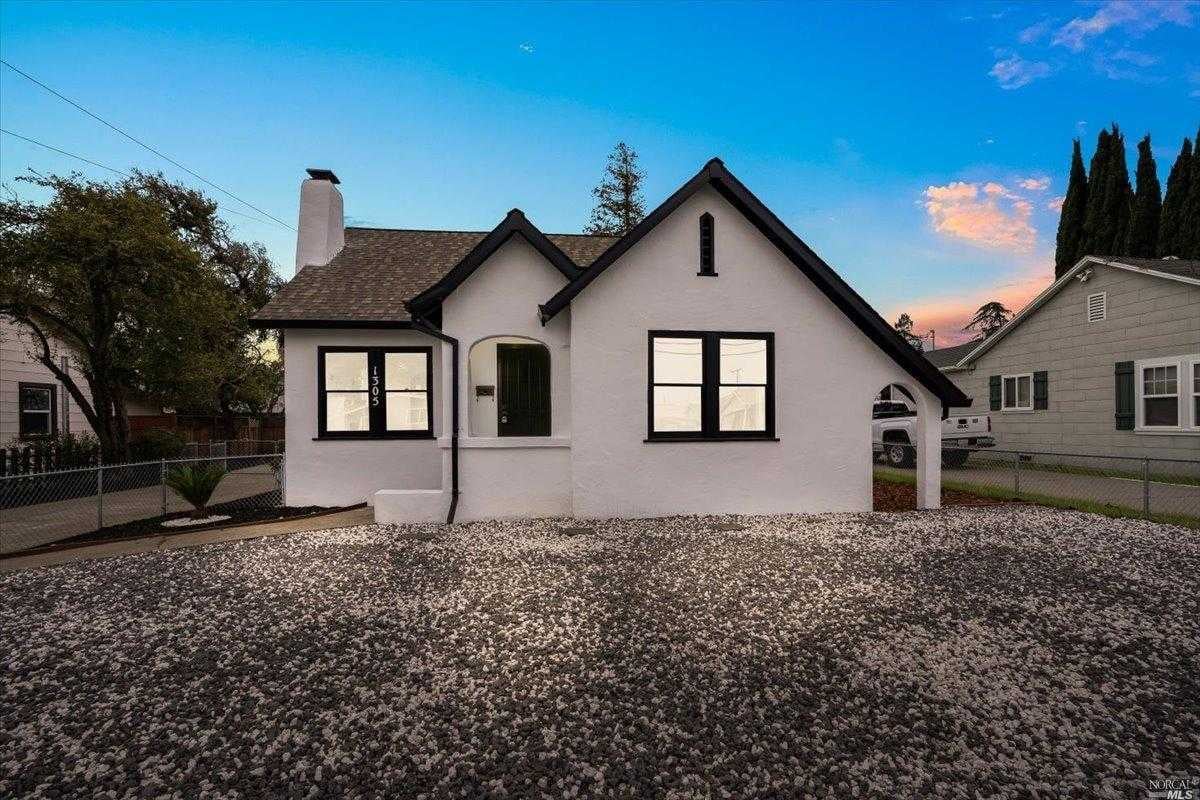 1305 Woolner Ave