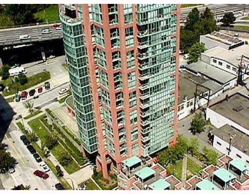 2101-907 Beach Ave