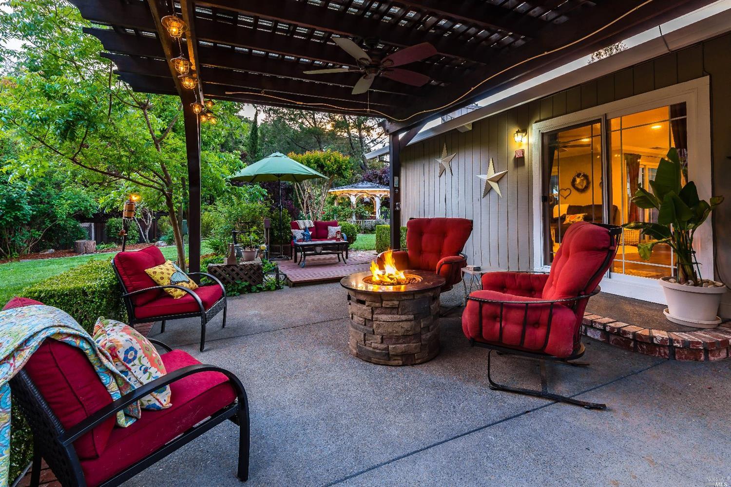 981 Riverside Dr