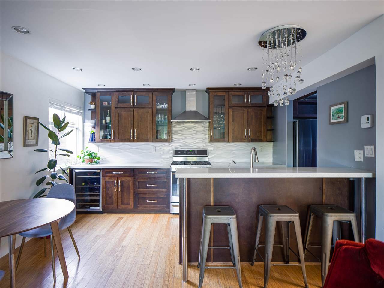 2015 Creelman Ave