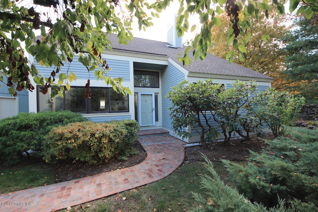 21 E Lyon Farm Dr, #21