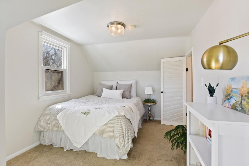 1115 Holly Ln