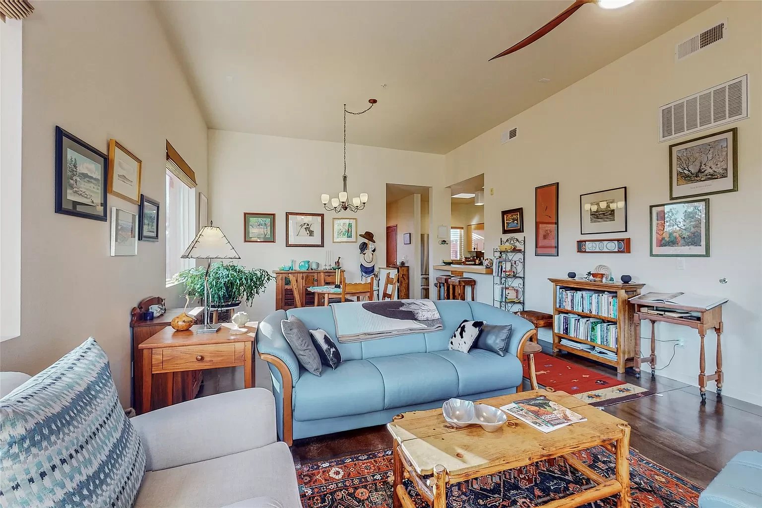604 Avenida Villa Hermosa #201