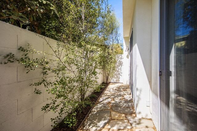 646 Flower Avenue #3