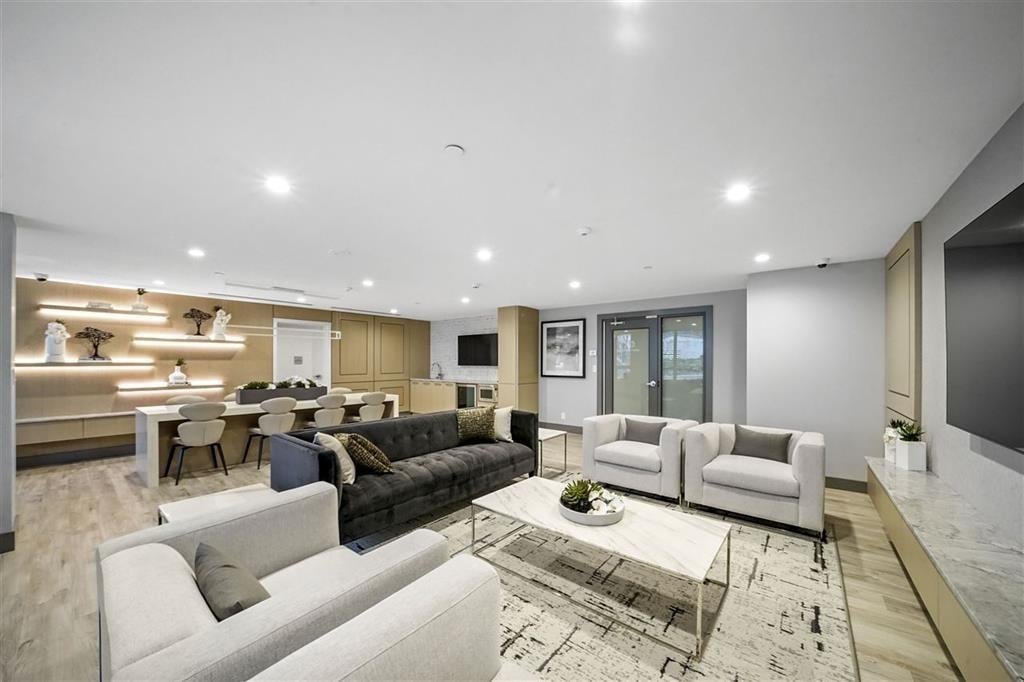 1206-3533 Ross Drive, Vancouver