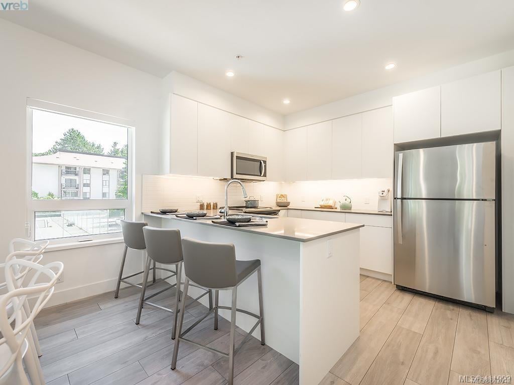 4-991 McKenzie Ave, Saanich