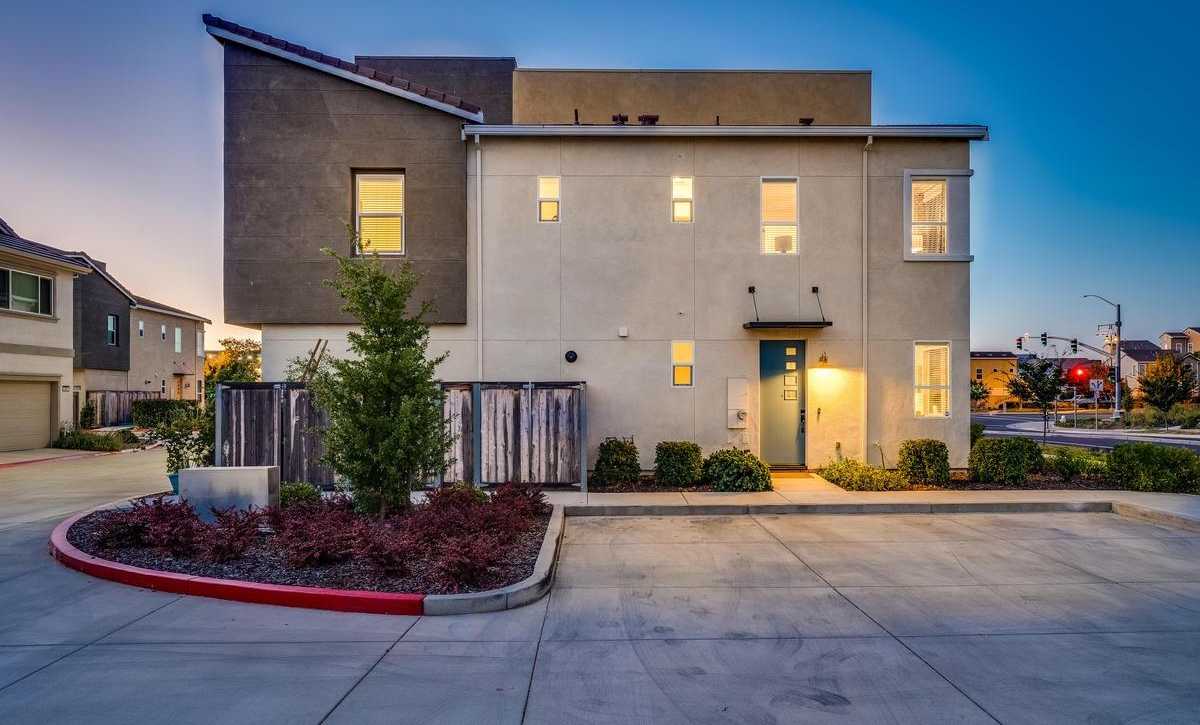 3220 Bridgeway Drive