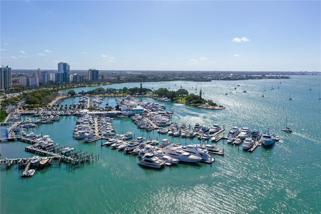1350 Main St, #1704