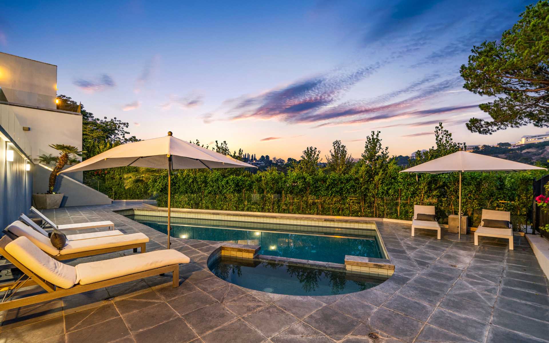Travis Modern Mansion - Brentwood