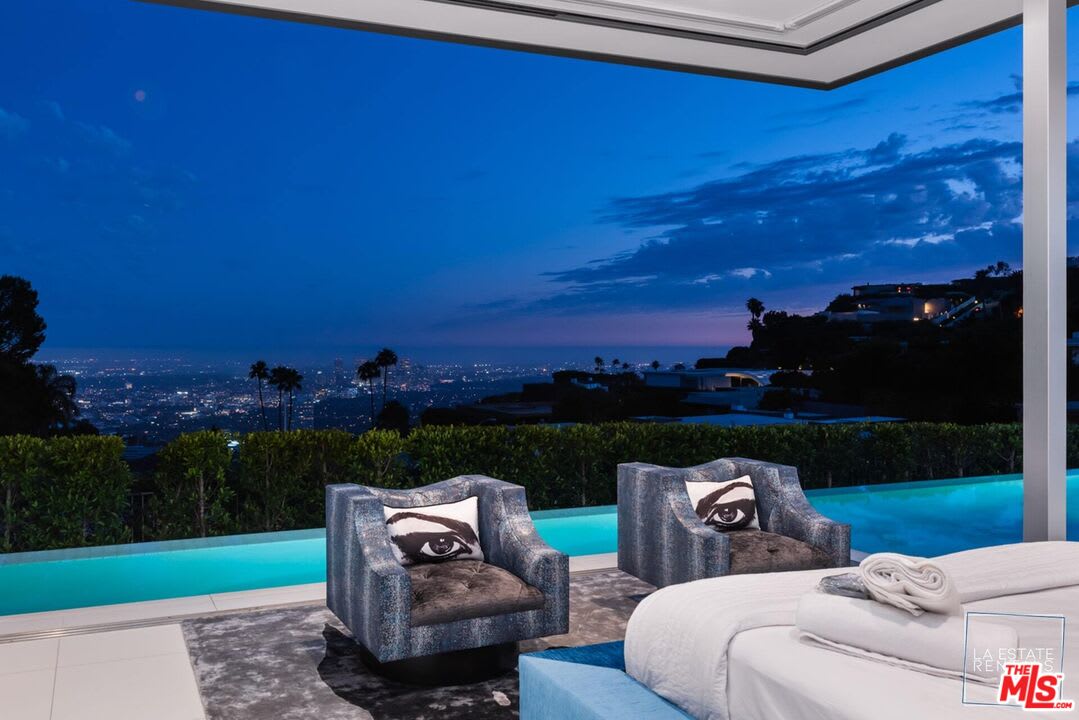 Velvet House