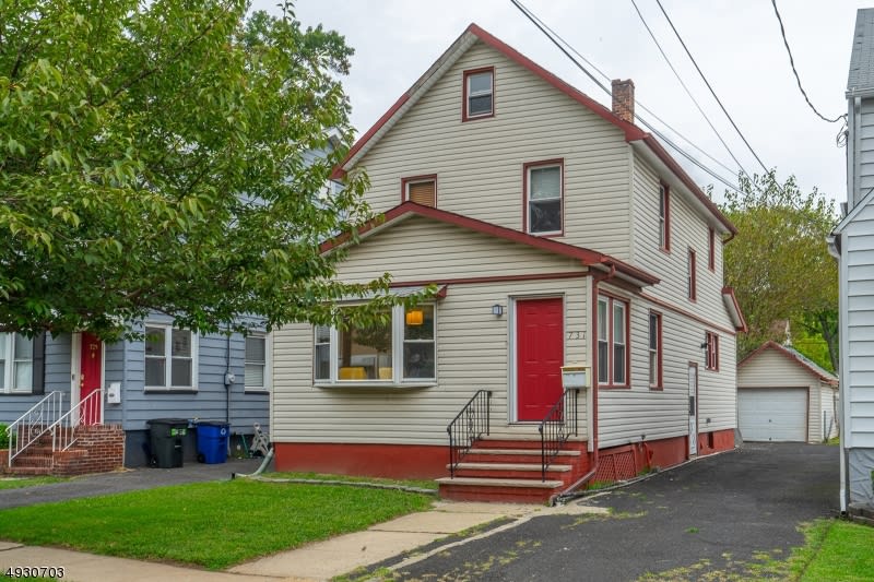731 DRAKE AVE