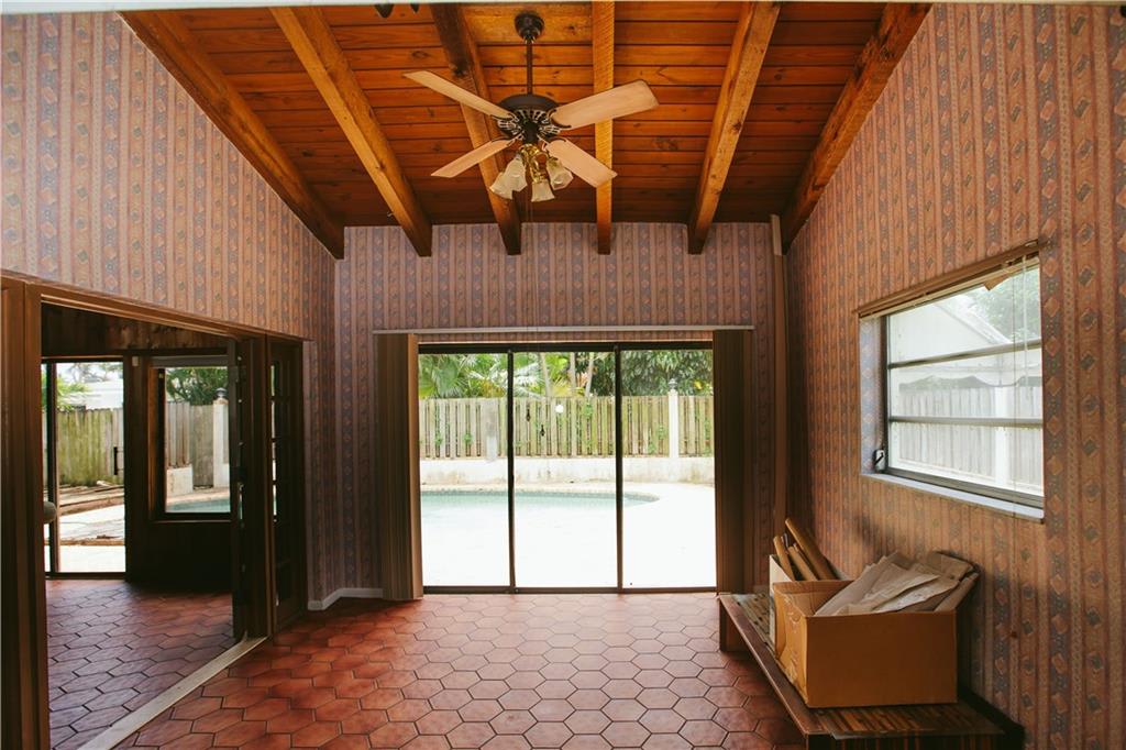 2204 NE 15th Court