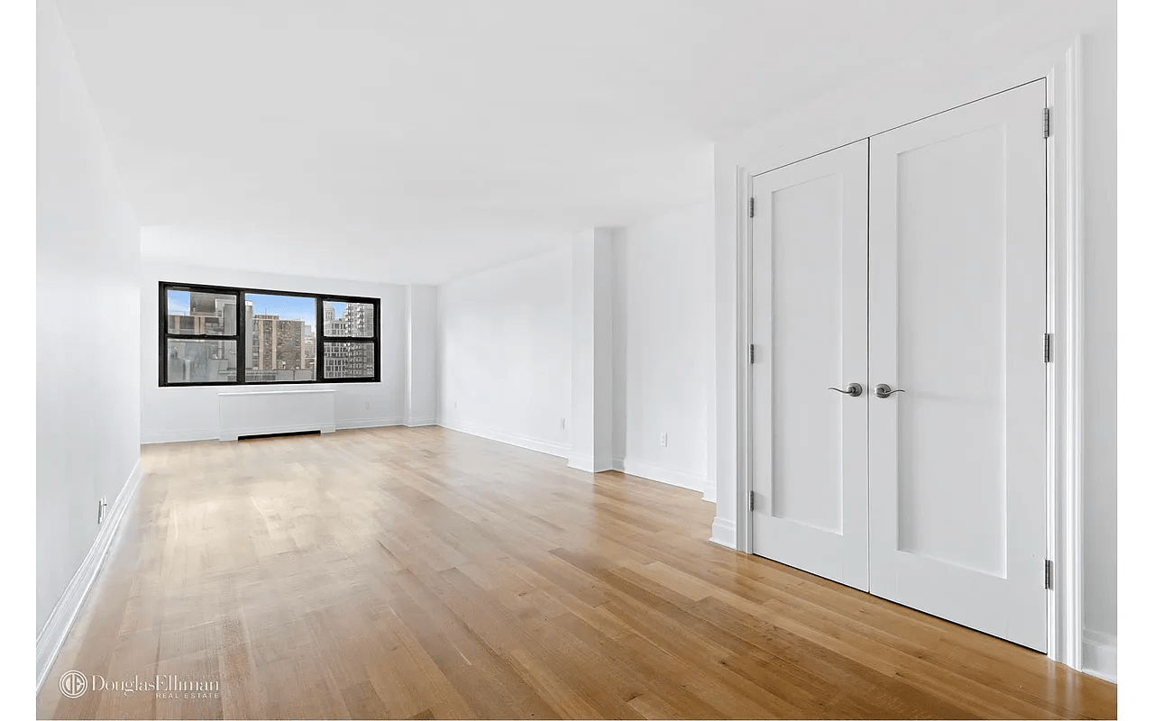 201 E 25th St #16G