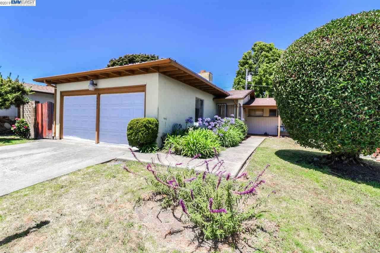 4605 Escuela Ct