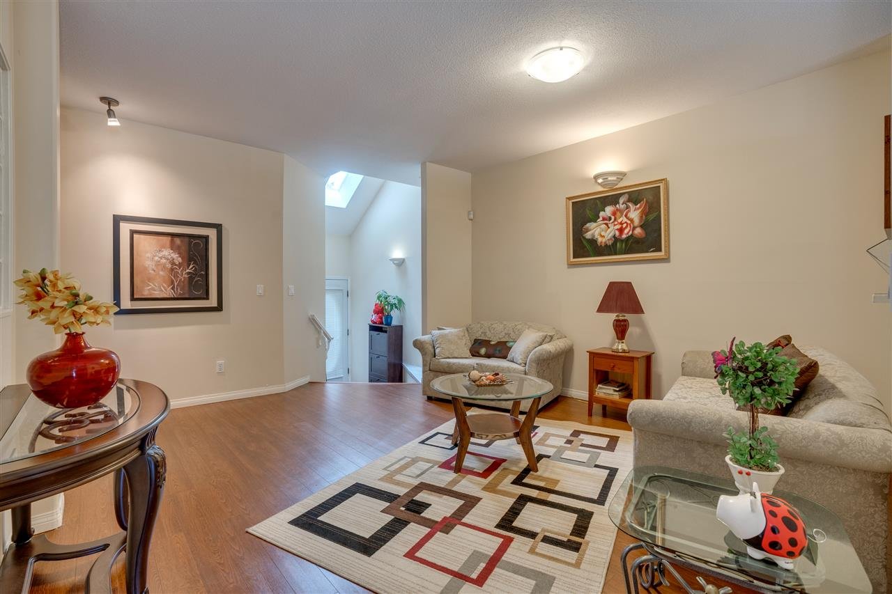 6-14788 105a Ave