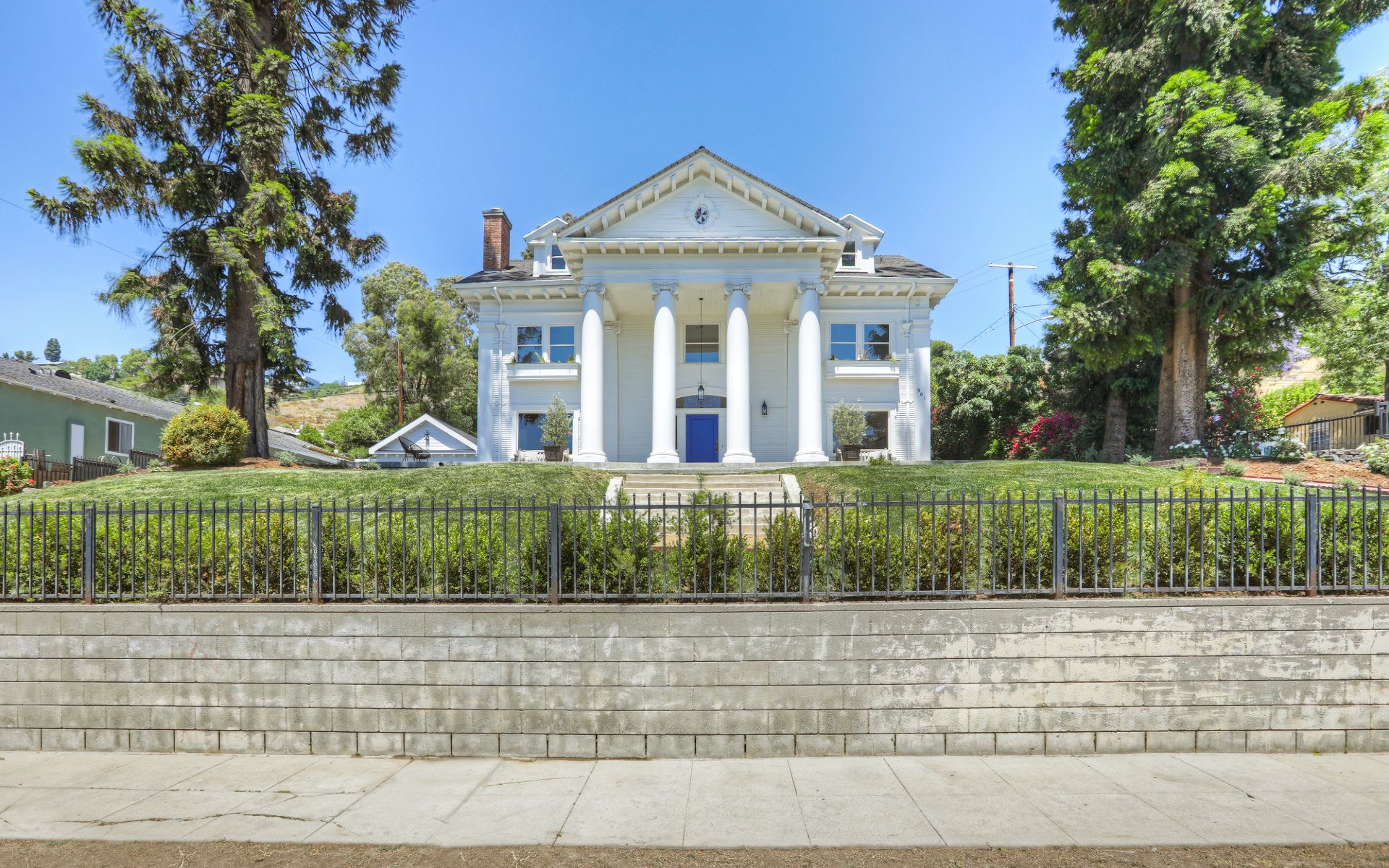  901 Isabel St