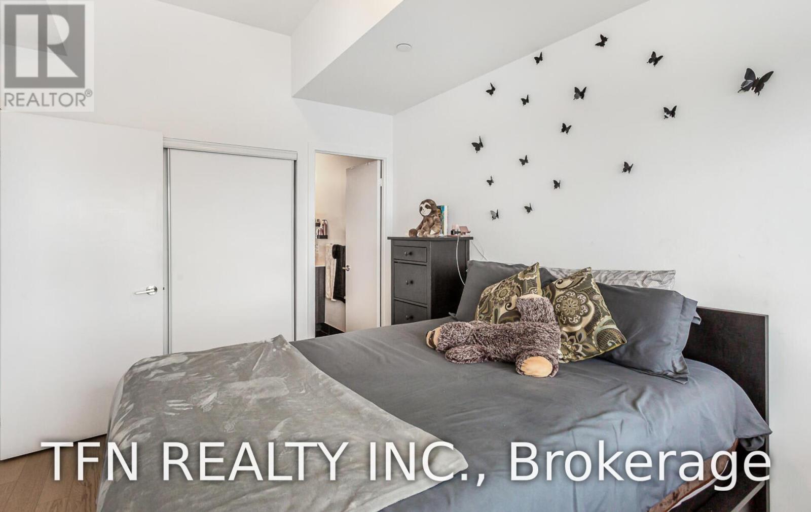 20 Shore Breeze Drive, 211 