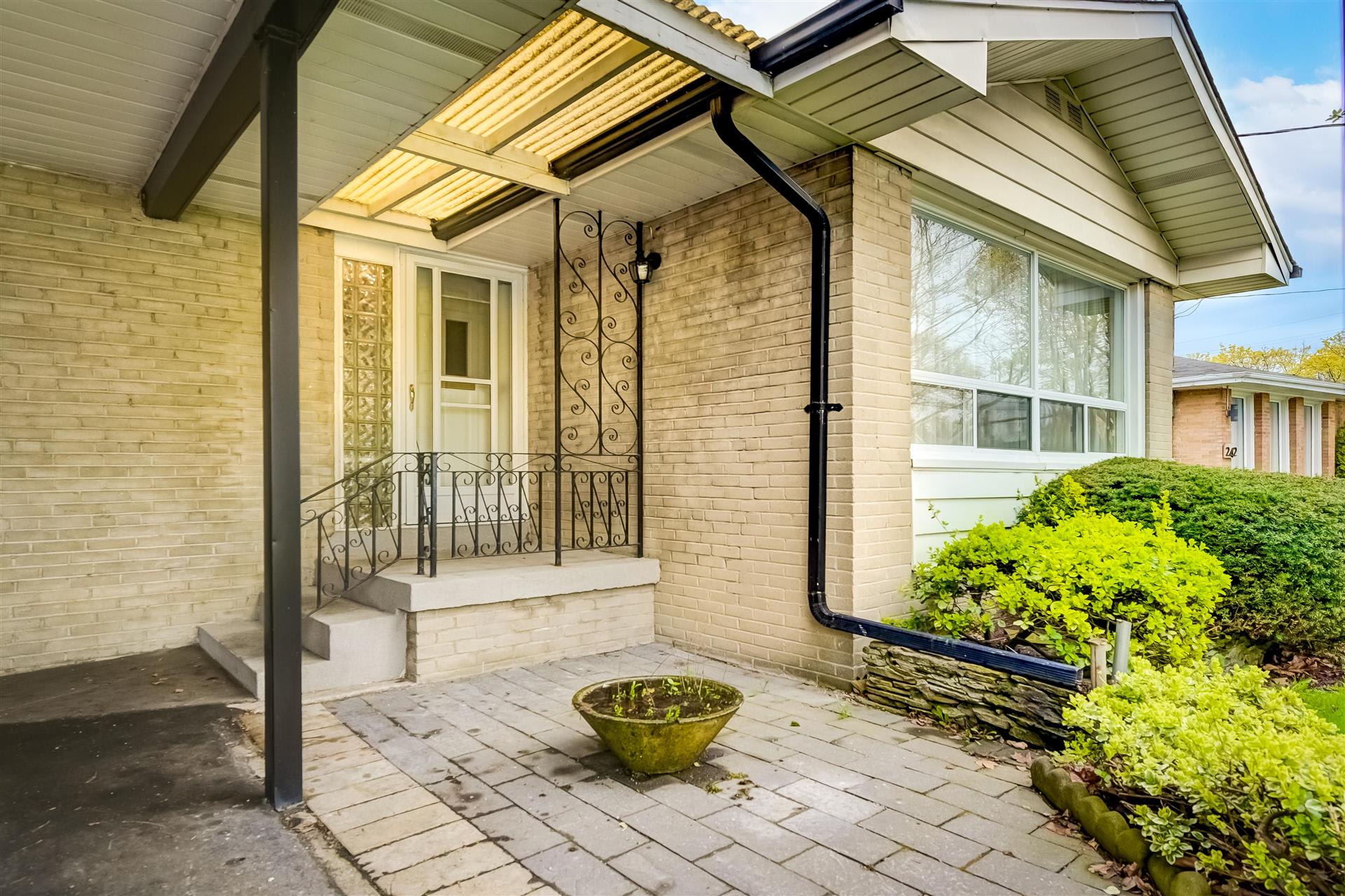 240 Chine Dr