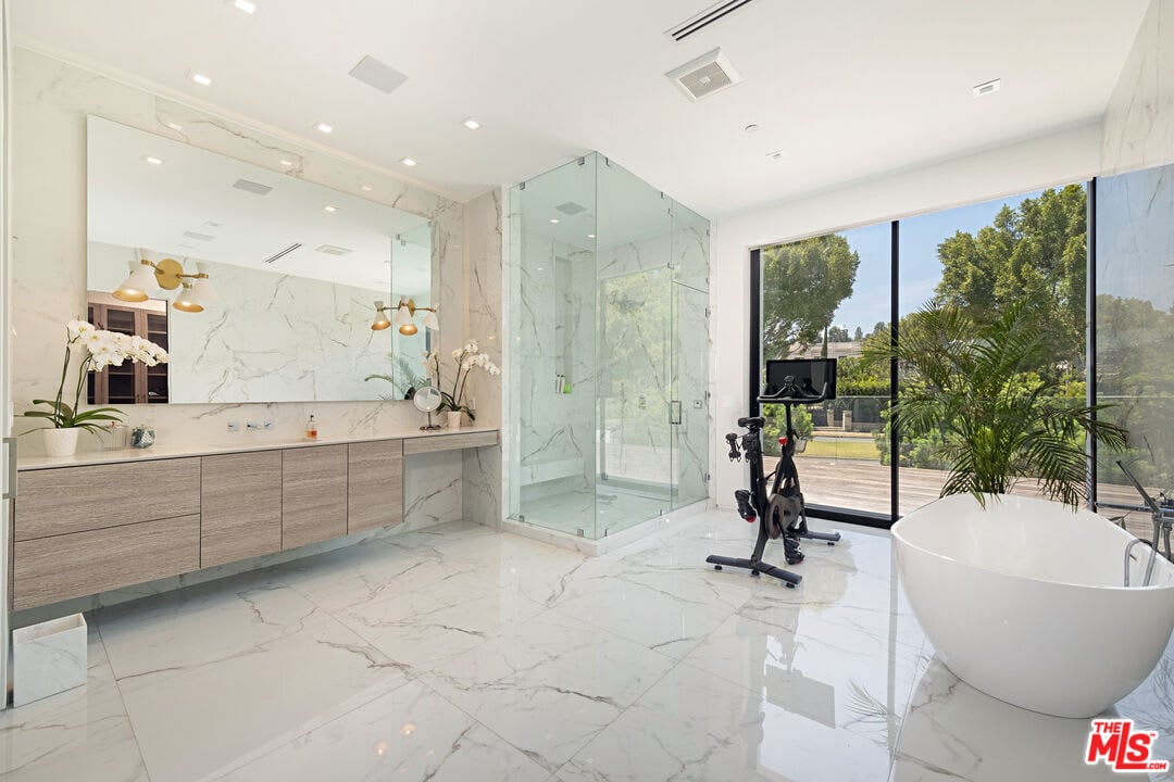 Luxe Luminous
