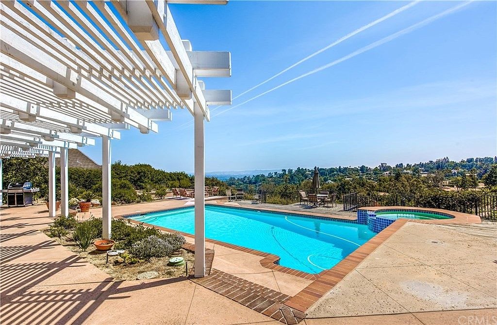 1792 Bridle Path Way