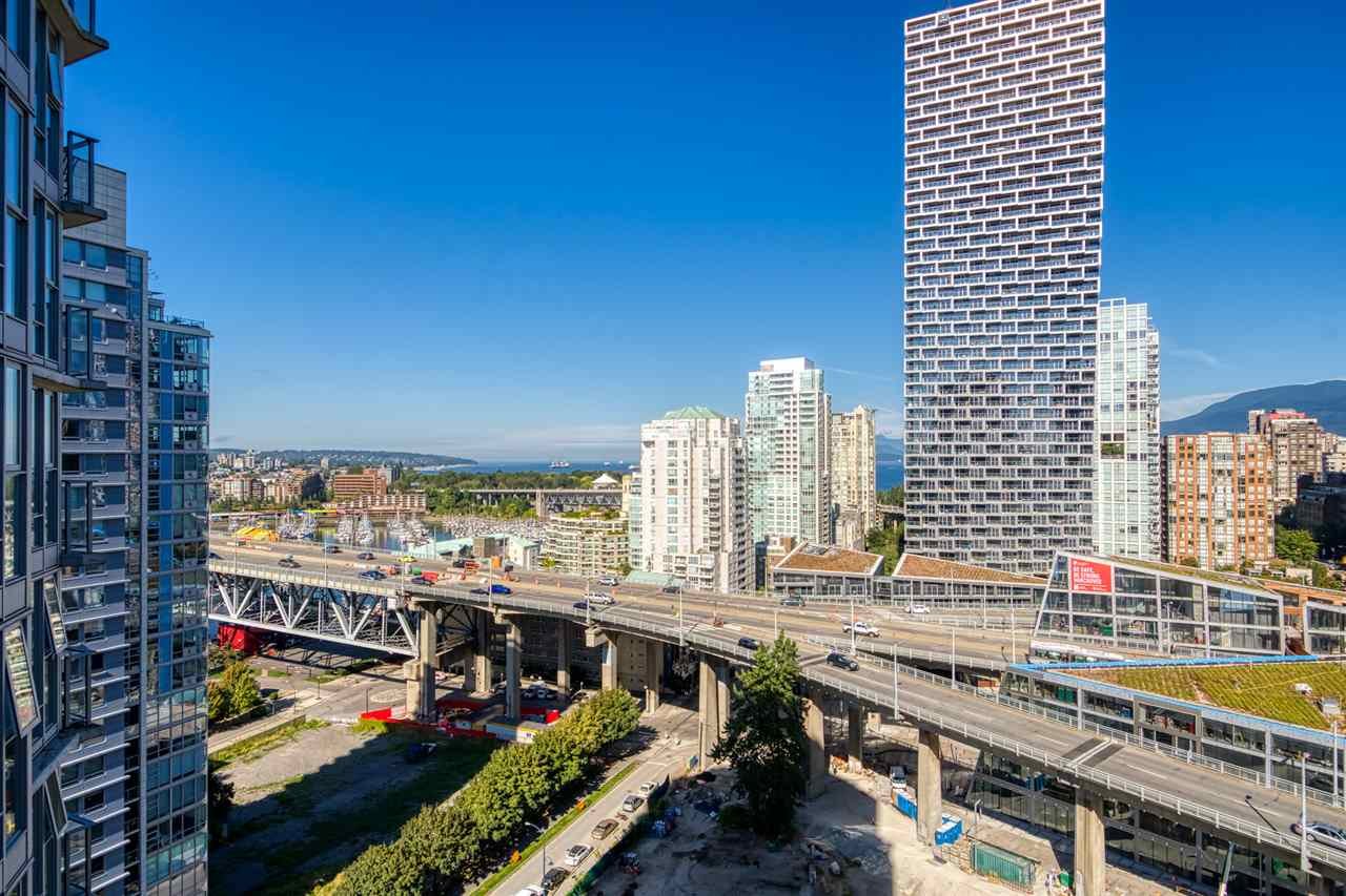 2207-583 Beach Cres
