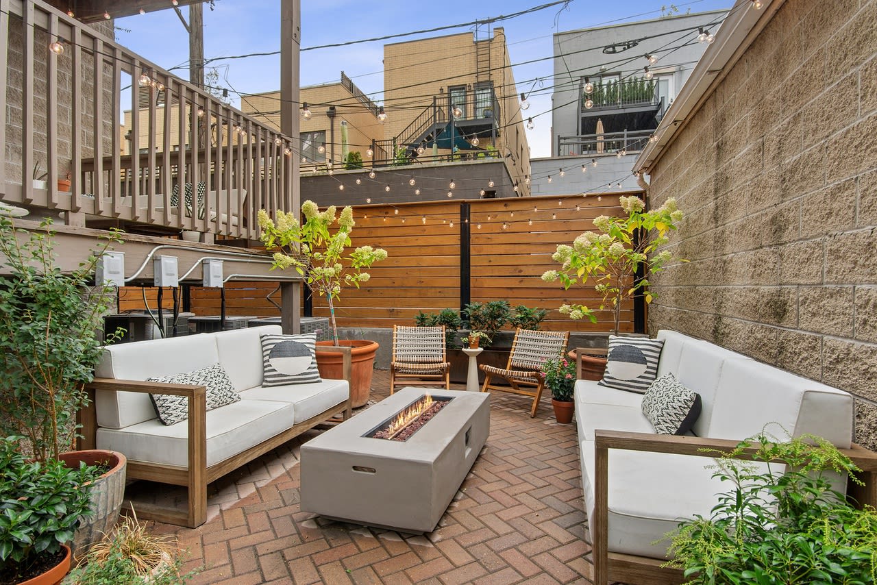 1661 N Bell