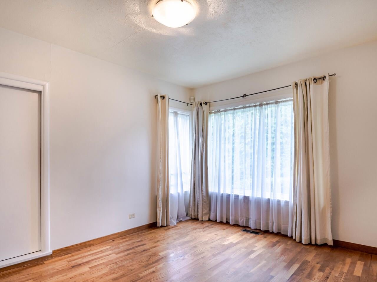 2801 Woodbine Dr